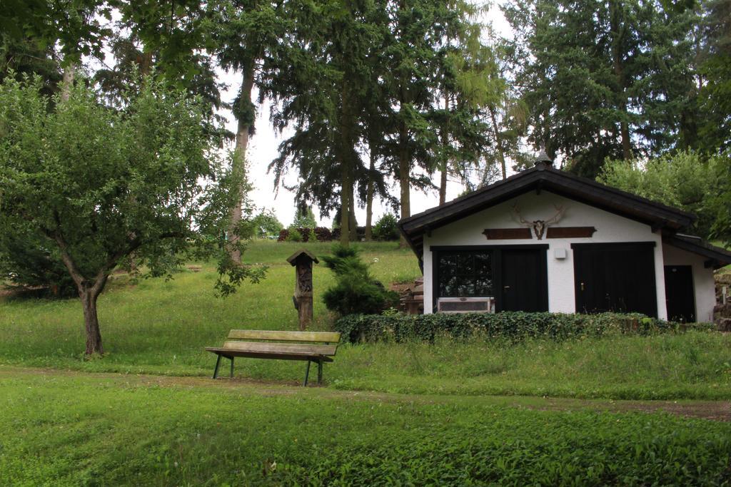 Hotel Haus am Wald Eltmann Exterior foto